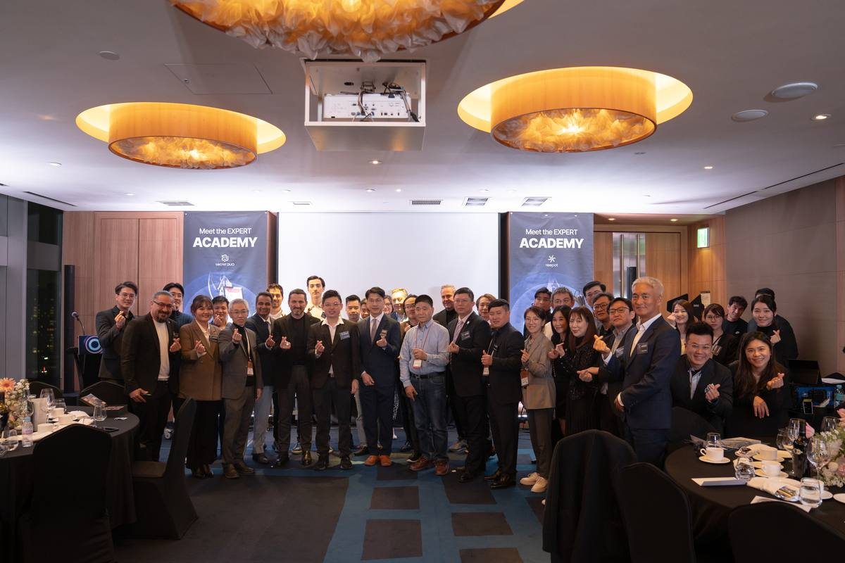 Group photograph of attendees and faculty, ilooda Meet the Expert Academy 2024, Seoul